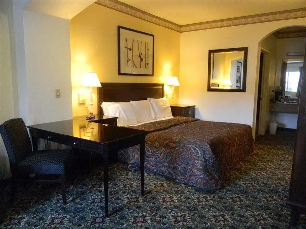Homebridge Inn And Suites Beaumont Buitenkant foto